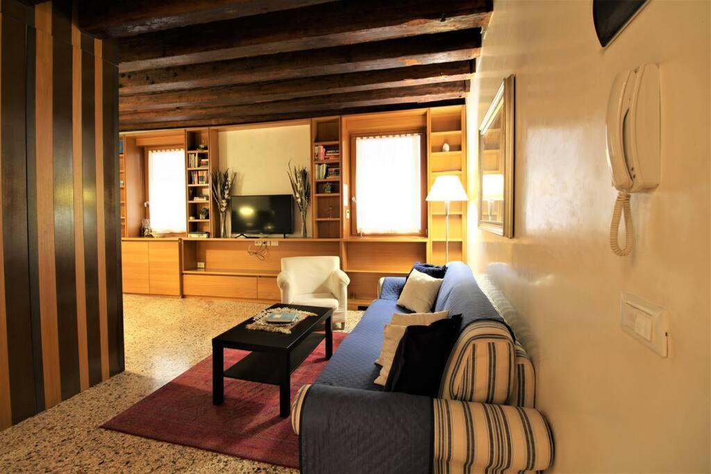 San Marco Charming Apartment With Canal View Venetië Buitenkant foto