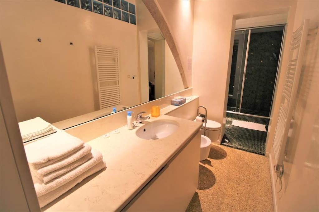 San Marco Charming Apartment With Canal View Venetië Buitenkant foto