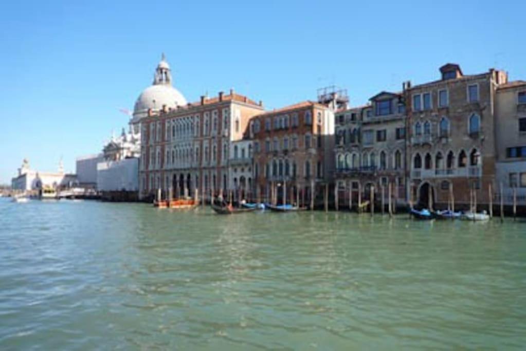 San Marco Charming Apartment With Canal View Venetië Buitenkant foto